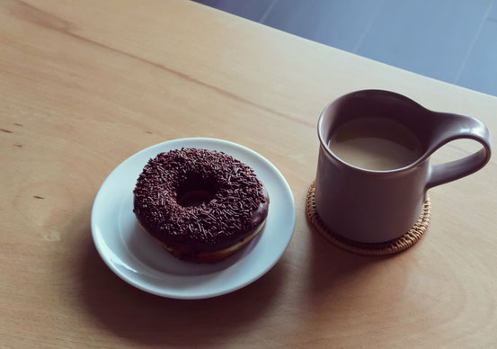 ZEROJAPANカフェマグラージとチョコドーナツ