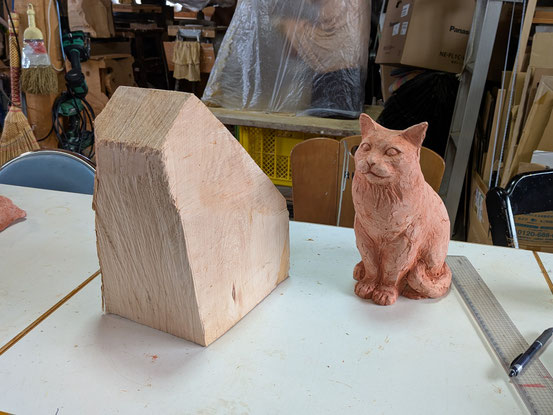 猫彫刻始めました。２月４日