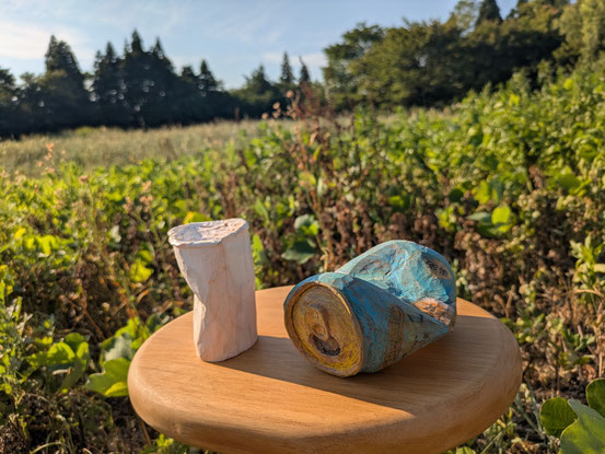 缶と紙コップの彫刻を着彩しました。７月３１日