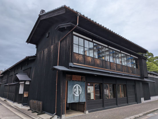 旧小澤家住宅。今は新潟市の指定文化財になっています。新潟が華やかだった頃の歴史を感じさせてくれる建築です。6月22日