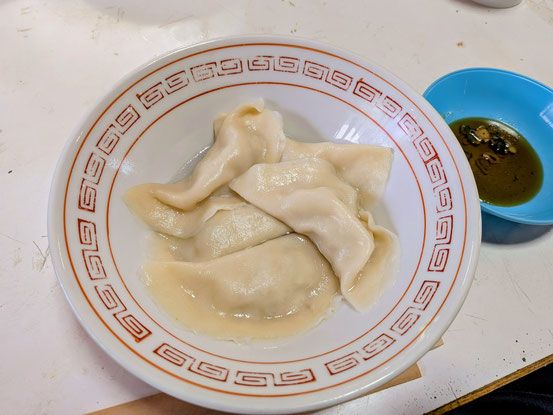餃子ブーム再来。今回は皮から作って美味しい水餃子を目指します。今回初めてつくりました。美味しかったですが、とても美味しいではなかったです。皮も奥深いようです。6月23日