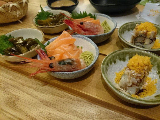 前菜の三品。コレはお代わりできません。お刺身はそれなりに。これだけでも一般お店では50元は取られるかな~。