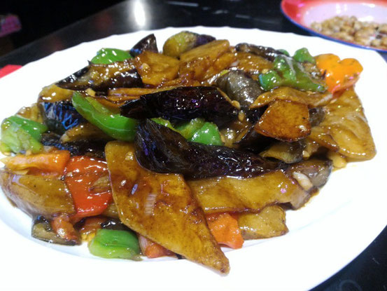 東北料理で一番好きな「地三鮮(DiSanXian)」。じゃがいもとなすとピーマンで。日本人でまずマズい!という人はいないのではないかと・・・。