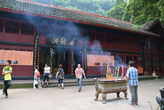 次の目的地の途中にある「白龙洞(BaiLongDong)」に到着するも、ココもスルー。^^