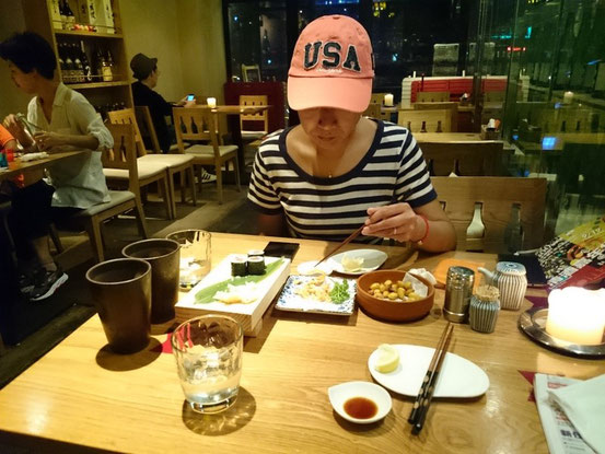 料理も簡単なおつまみから居酒屋メニューまで幅広く。