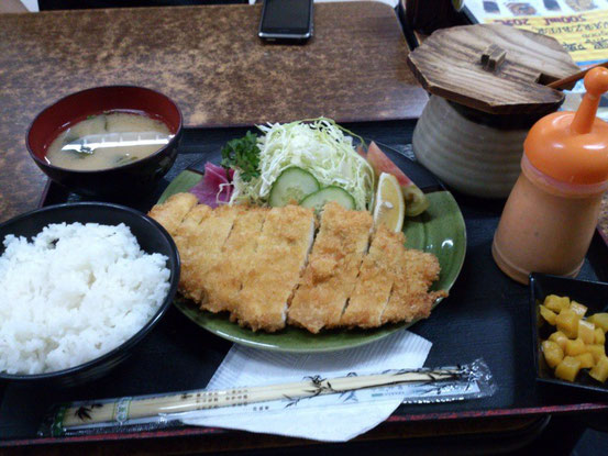 どのメニューのカツもとにかくデカい!食べきれずに残している方も結構いましたね。