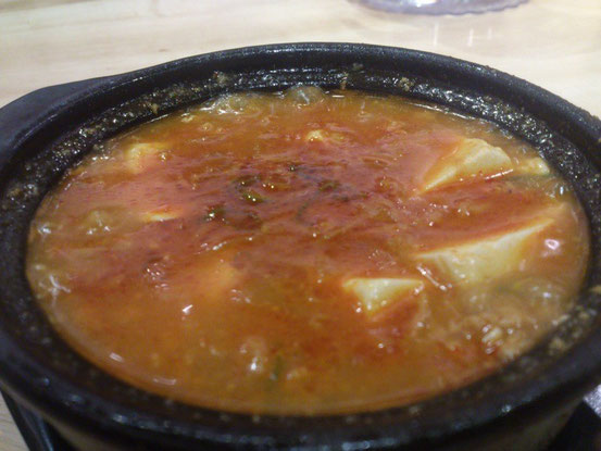ピリ辛の「豆腐スープ」は韓国の味噌汁にチョットにてますね。