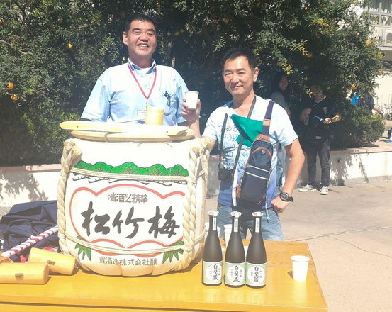 宝酒造の寺西さんも炎天下の中で頑張ってらっしゃいました。右下のボトルは新製品とのことです!宣伝しときま~す♪