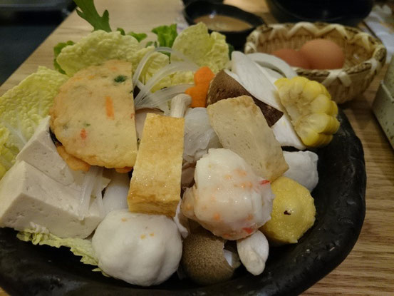 野菜盛り合わせ。あとから思いましたが、コレを頼むより自分で好きな分だけ取りに行くほうが良かったな~、と。
