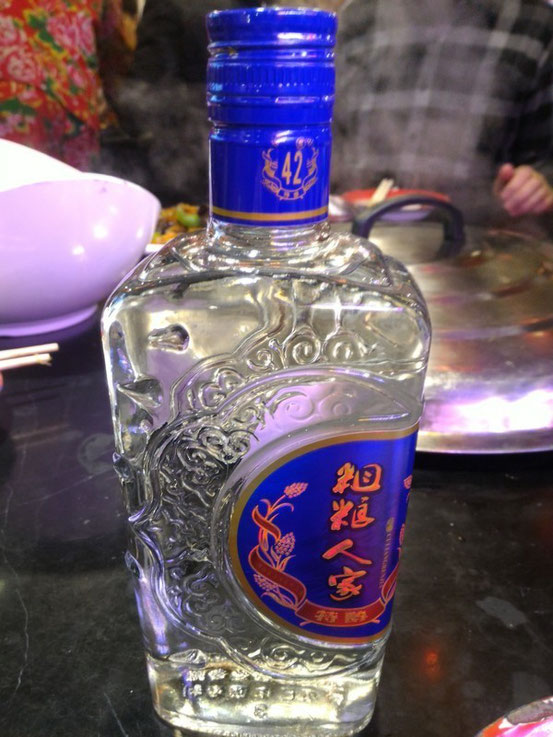 お店オリジナルの白酒も。この日の白酒はチョット控えめの42度で。