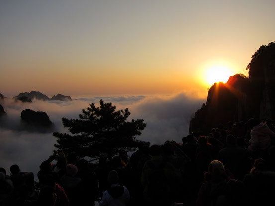 夕方はサンセットが見れるということでホテル近くの「排雲亭」と言うポイントで。お天気がよく、ホンマにラッキーでした!^^