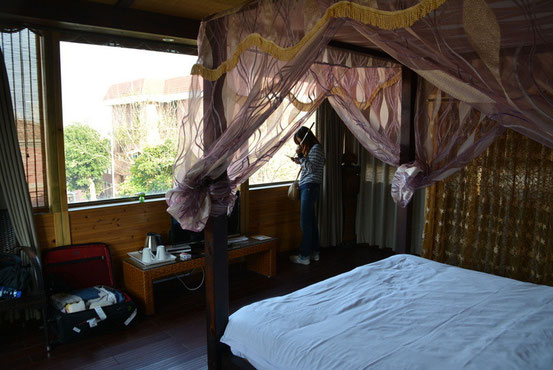 東側に大きな窓のある部屋で非常に開放的。ちょうどこの窓から厦門本島側の景色が見渡せます。
