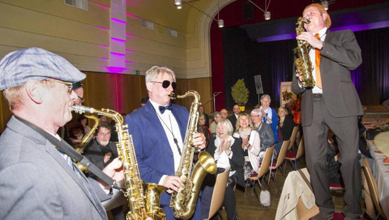 Die Formation „Sax Power“ heizte den Gästen beim Kunstforum-Fest kräftig ein. Die Formation hat ihren musikalischen Durchbruch dem Verein zu verdanken. © Hampe