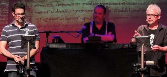 Sie sind Stammgäste der Burgfestspiele: Rick Kavanian, Musiker Martin Johnson und Henni Nachtsheim (von links) mit "Dollbohrer". Foto: privat