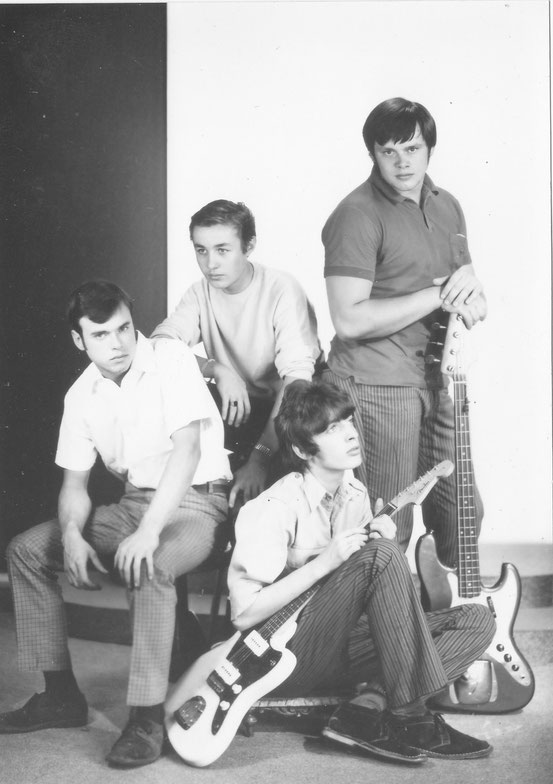 v.l.n.r: Charly ? (voc), Rolf Ruppert (dr) , Peter "Pit" Dörr  (g), Rainer Deparade (b)