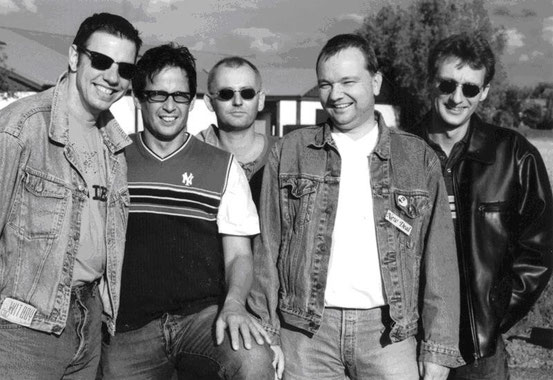 v.l.n.r.: Fred Bauer (hammond, key, bgr.voc), Marco Scheffel (ld-voc, acc-g), Thomas "Lupo" Wolf (gi, bgr.voc), Paul Hermann (b, bgr.voc), Thomas Kratz (dr, bgr.voc)