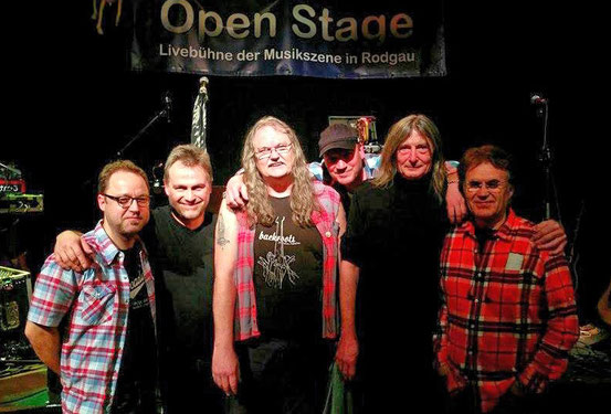 v.l.n.r.: Henning Doms (key), Anselm Wild (dr), Hansel Billing (voc), Rolf Plaueln (g), Udo Kistner (b), Achim Farr (sax)