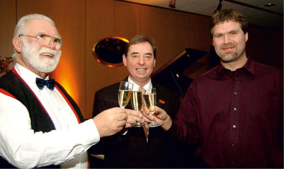 Trois Chefs: Gustav Halberstadt, Till Friedrich und Benjamin Halberstadt (von links) bei der Wachablösung 2000. Seit 2005 ist Halberstadt Junior Betriebsleiter. © -