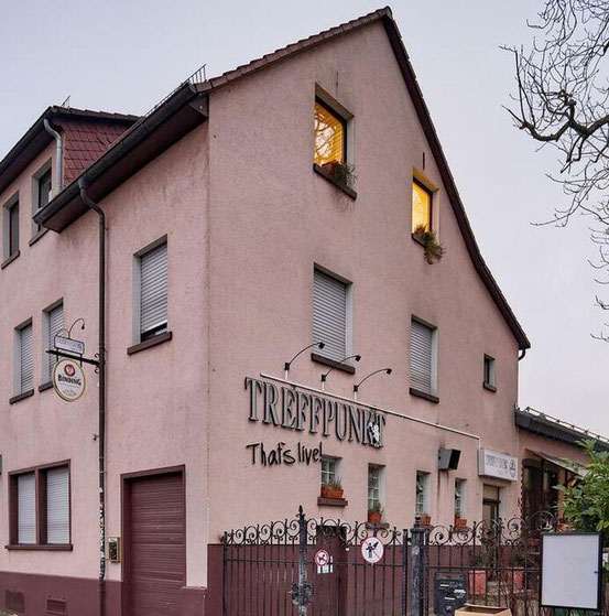 Eine Gastwirtschaft ohne Wirt: Der geschlossene "Treffpunkt" in der Bahnhoststraße in Neu-Isenburg (Foto: Leo F. Postl)