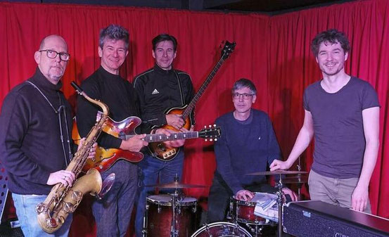 Bei der Probe für die 200. Jazz-Night: Jan Beiling, Thomas Langer, Stephan Langer, Oli Ribow und Paul Gehrig (von links) spielen am Freitag im Maximal (Foto: Ekkehard Wolf)