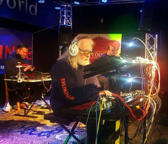 Jeder für sich, und am Ende ist's Musik. Die "Elektro-Kartell-Lounge" gastiert am Sonntag in Jügesheim. Foto: p