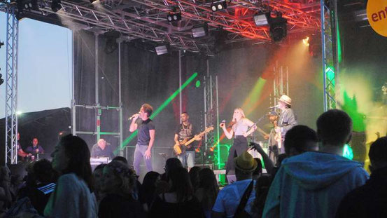 Die King Kamehameha Club Band rockte am Samstagabend zum Abschluss das Festivalgelände. © Just, Michael