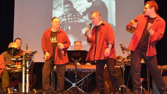 Immer mit Leib und Seele dabei: Die Musiker der Combo-Band. © Michael