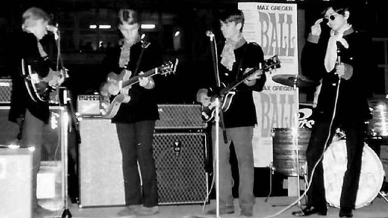 The Playmates bei einem Auftritt 1967 in Offenbach: Frank Kühdorf (von links), Werner Vogl, Stefan Junge und Gerhard Gerstner. © Privat