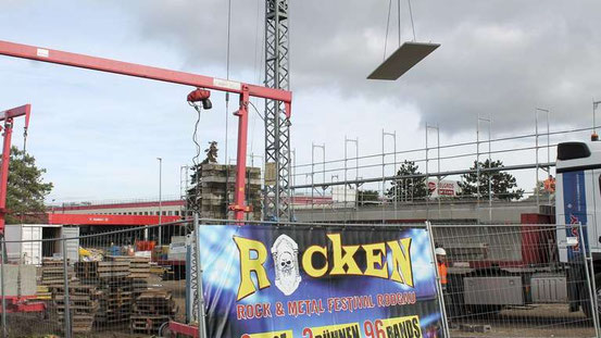 Baustelle in Weiskirchen: An der Udenhoutstraße entsteht ein sogenanntes „Musikerzentrum“ mit Proberäumen und Studios für mehr als 100 Bands sowie Räumen für Musikunterricht. © Wolf