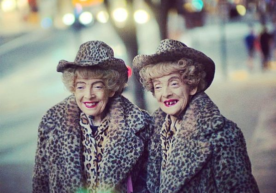 Die beiden eineiigen Zwillinge Marian und Vivian Brown.