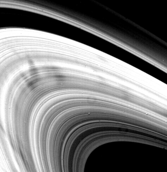 Speichenartige Strukturen, beobachtet von Voyager 2