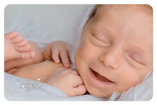 Neugeborenenfotos, Newborn, weiss, pur, zart, einfach, Lichtbildkuenstlerei, fotografie, zwickau, fotograf, photograph, baby, familie, fotostudio, glauchau, werdau, auerbach, plauen, chemnitz, gera, schneeberg, reichenbach