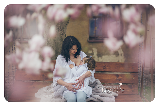 zwickau, chemnitz, leipzig, outdoorfotografie, fotostudio, lichtbildkuenstlerei, magnolie, mama stillt, familienfotos, fotograf, kinder, baby, bilder
