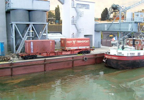 (Foto: Georg Brückner)  Containertragwagen der DB AG von Modell Rail .  ArGe Spur 0 Treffen in Mögglingen 2012