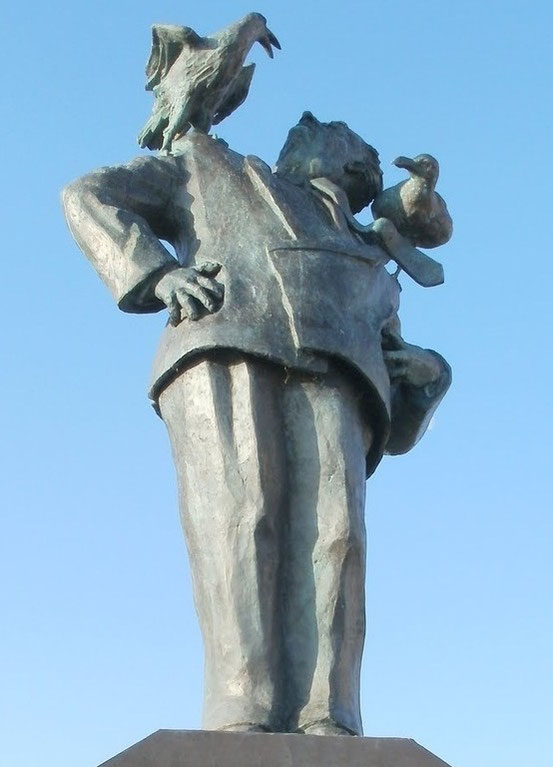 neue Statue Alfred Hitchcock