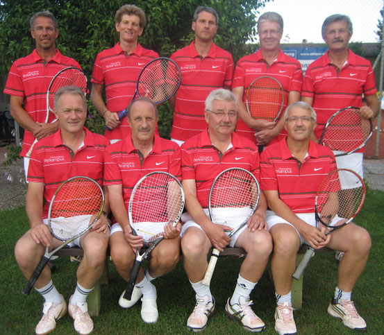 (stehend v. l.) Reinhard Osterholzer, Hermann Heuschneider, Heinrich Ruhland, Karl Münichsdorfer, Reinhold Perkampus, (sitzend v.l.) Franz Moosbauer, Helmut Pöppl, Hans Straubinger u. Johann Ungnadner