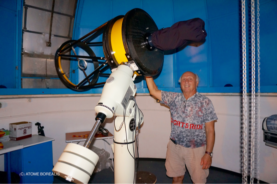 Roger Tabary sous la coupole de l'observatoire du Soler (66)