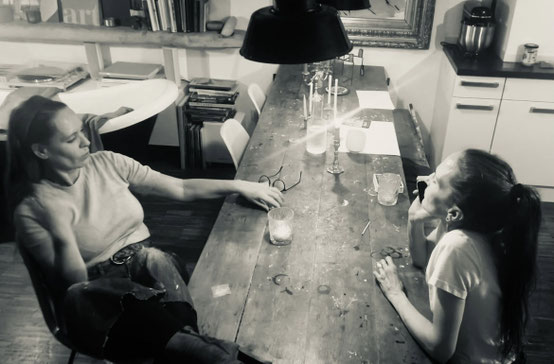 Einsatz-Besprechung mit Jeannine Platz (Malerei & Kalligraphie)