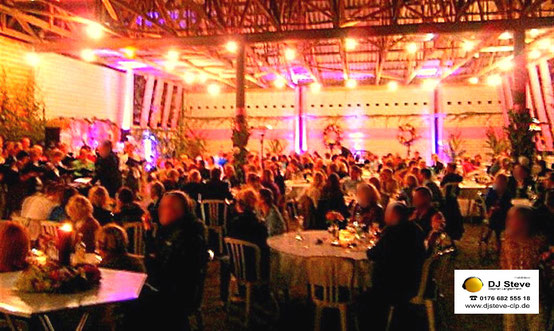 Suche Hochzeit DJ in Quakenbrück, Werlte, Diepholz, Vechta, Lohne, Lingen, Löningen, Cloppenburg, Oldenburg, Bremen und Friesoythe für Party Musik für unsere Firmen Feier.