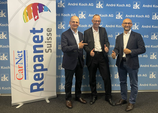 de gauche à droite: Bon Meijer, Supply Chain & Business Development Manager CarNet, Daniel Lanz, propriétaire et directeur CarNet, et Enzo Santarsiero, CEO André Koch SA.
