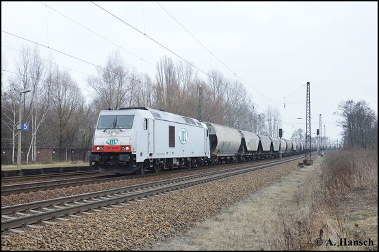 285 109-5 zieht am 18. Februar 2015 einen Getreidezug durch Leipzig-Thekla