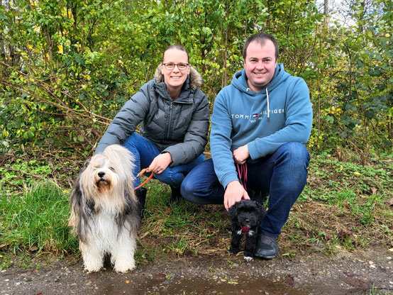 Nicole und Christian mit Han-na und Luna