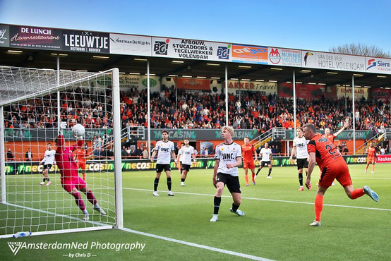 Robert Múhren kopt misschien wel raak, echter de MiB beslist "no-goal".....