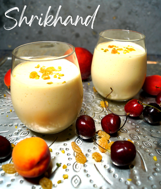 indische Joghurtcreme mit Mango und Kardamom