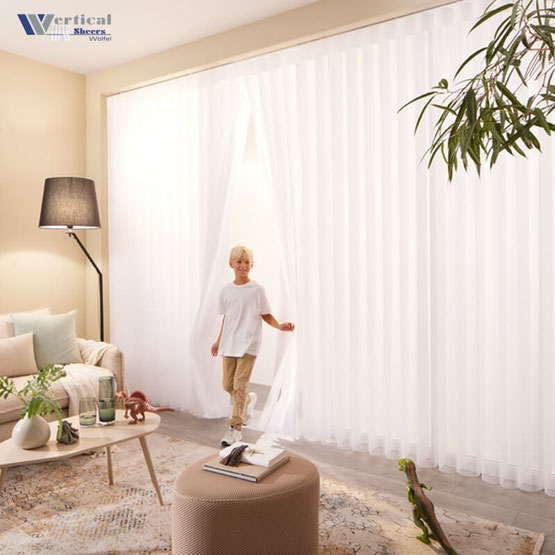 vertical-sheers-lamellengardine-woelfel-weiss-wohnzimmer-lamellenjunker-gardinengeschaeft-langenselbold-gelnhausen