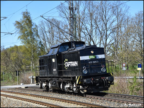 Von den meisten V100 hat sich EBS inzwischen getrennt. Bei ITL/Captrain haben einige Maschinen aber ein neues Zuhause gefunden. So auch 202 597-1, die am 29. April 2026 durch Chemnitz-Furth gen Norden eilt
