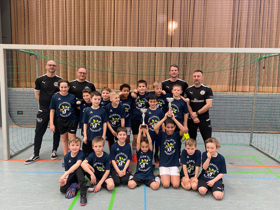 Erfolgreiche Siegermannschaft beim Fußballturnier