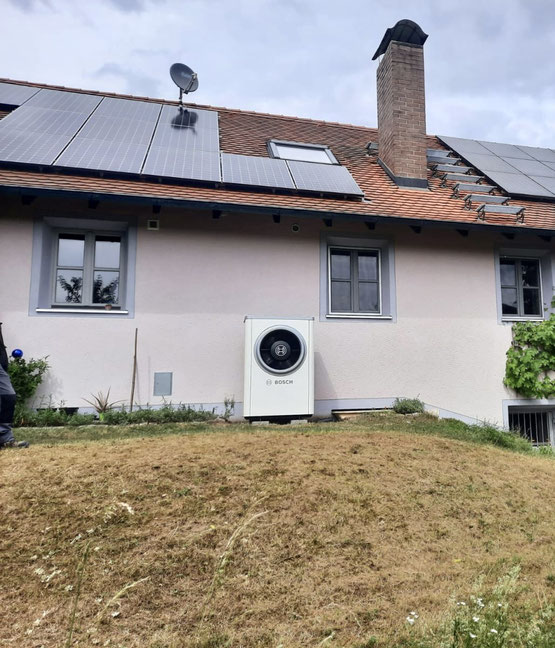 Maxeon 3 PV-Module und Bosch Wärmepumpe ©iKratos