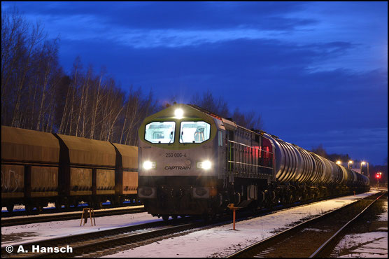 Eine schöne Abendstimmung im Rbf. Chemnitz-Küchwald konnte am 30. Januar 2019 durch 250 006-4 mit ihrem Kesselwagenzug abgerundet werden