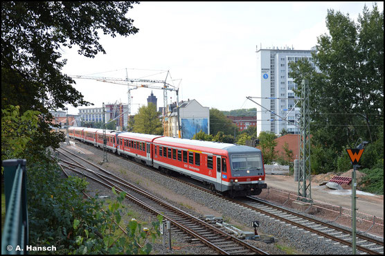 Als einer von drei Triebwagen ist am 13. September 2021 628/928 628 ins AW Chemnitz unterwegs. Am Hp Chemnitz-Süd entstand ein Bild des Zuges